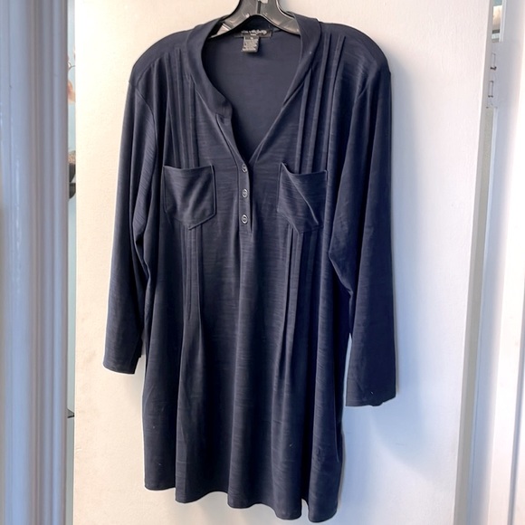 elie mc carthy Tops - ❤️ SALE❗️EUC 3/4 length sleeve navy blue top